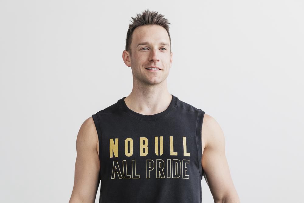 NOBULL Dukserice Muške - Nobull Crew Pride Crne Zlatne (128750-NDX)